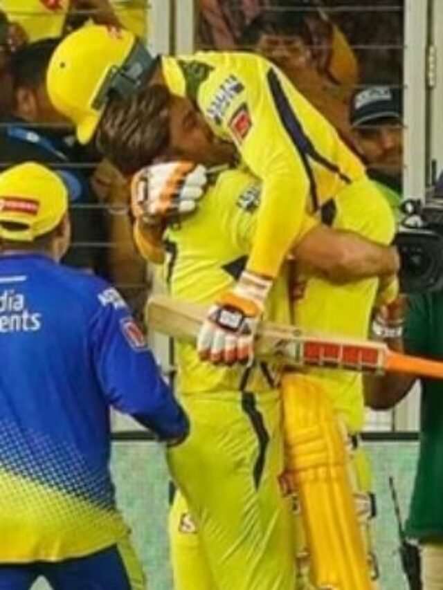 Dhoni Emotional Moment Lifting Jadeja